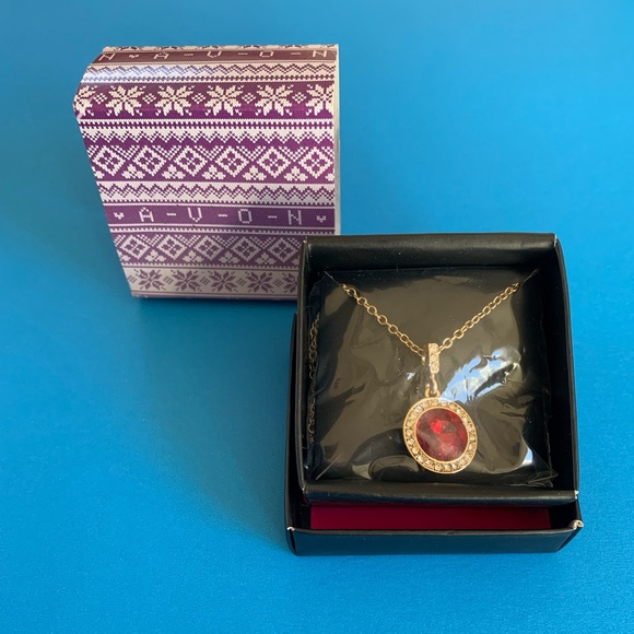 Avon Round Red Necklace New In Box Gold Tone Red Gem Clear Rhinestone Accent - Picture 2 of 6